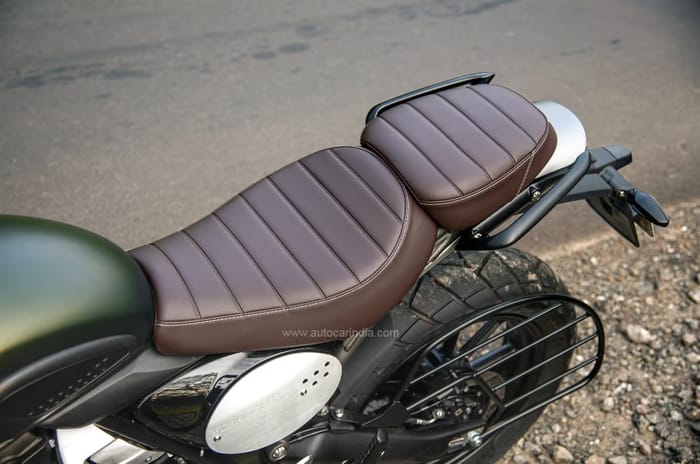 Triumph Scrambler 400 X seats